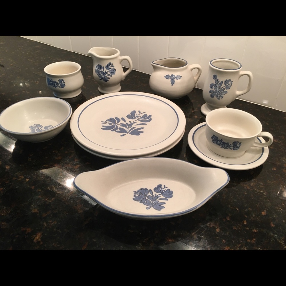 Pfaltzgraff Yorktown dinnerware